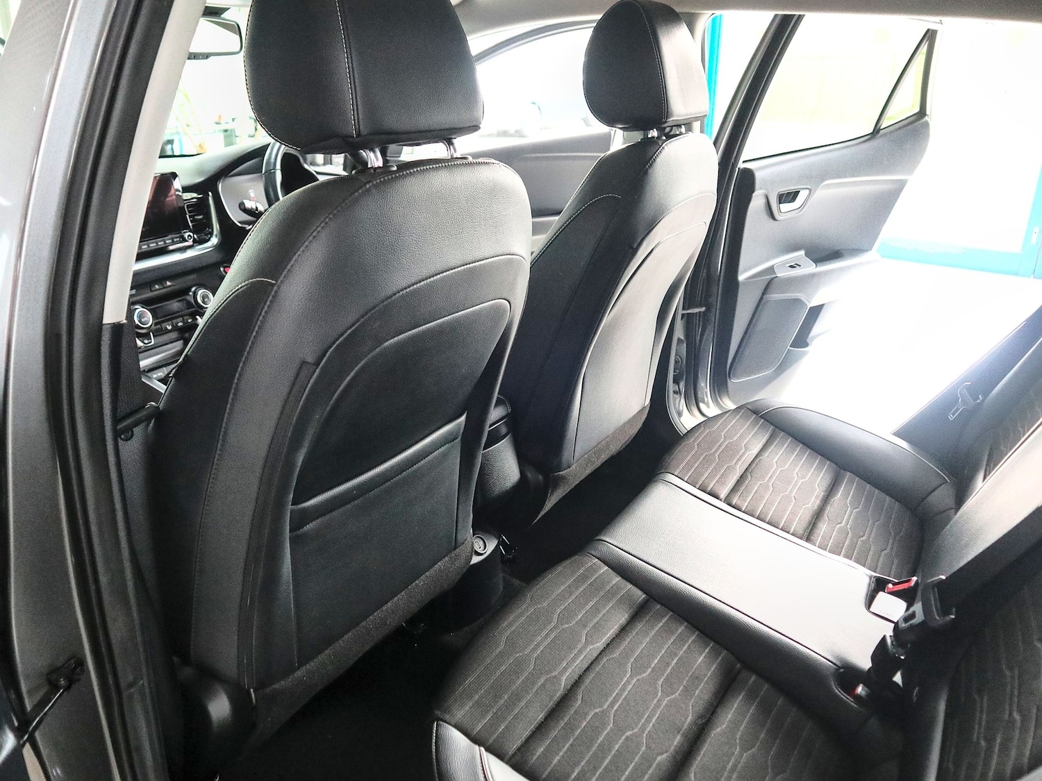 Used Kia Stonic 2024 for sale - 77906841: Photo 21