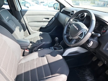 Used Dacia Duster 2023 for sale - 78155706: Photo