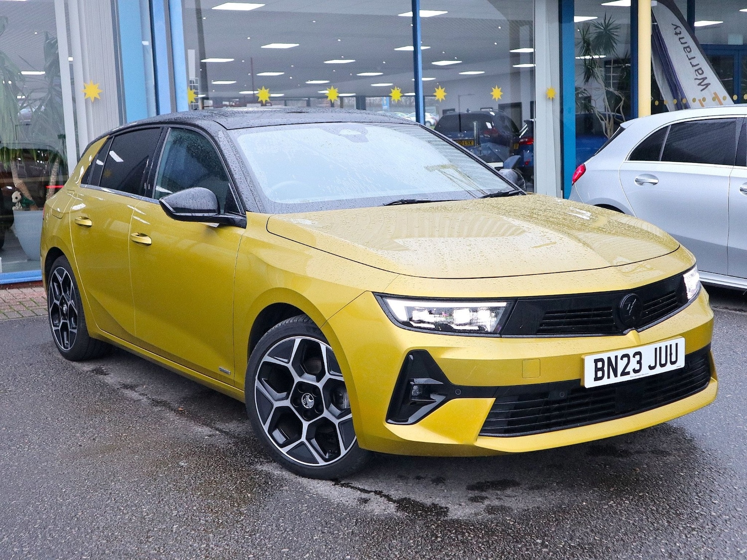 Used Vauxhall Astra 2023 for sale - 76511069: Photo 1