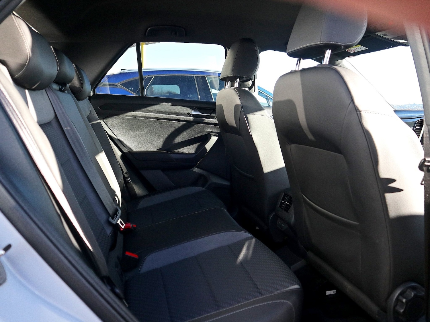 Used Volkswagen T-Roc 2021 for sale - 76785391: Photo 4