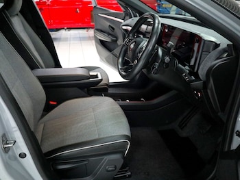 Used Renault Megane 2023 for sale - 77008427: Photo