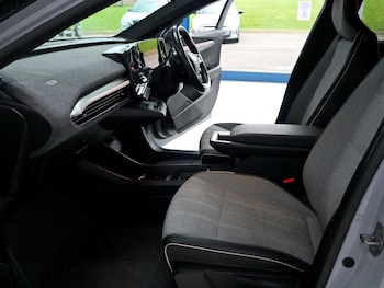 Used Renault Megane 2023 for sale - 77008427: Photo