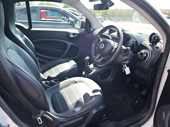 Used smart fortwo 2019 for sale - 78945343: Photo