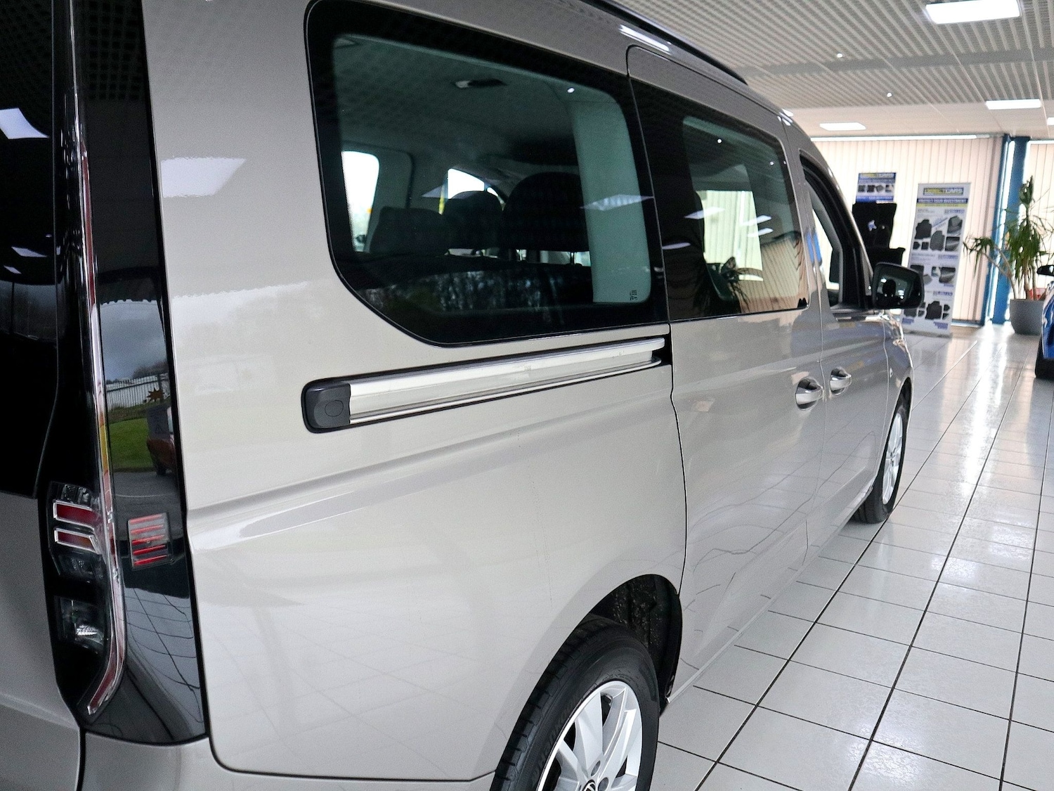 Used Volkswagen Caddy Maxi 2022 for sale - 76656410: Photo 14