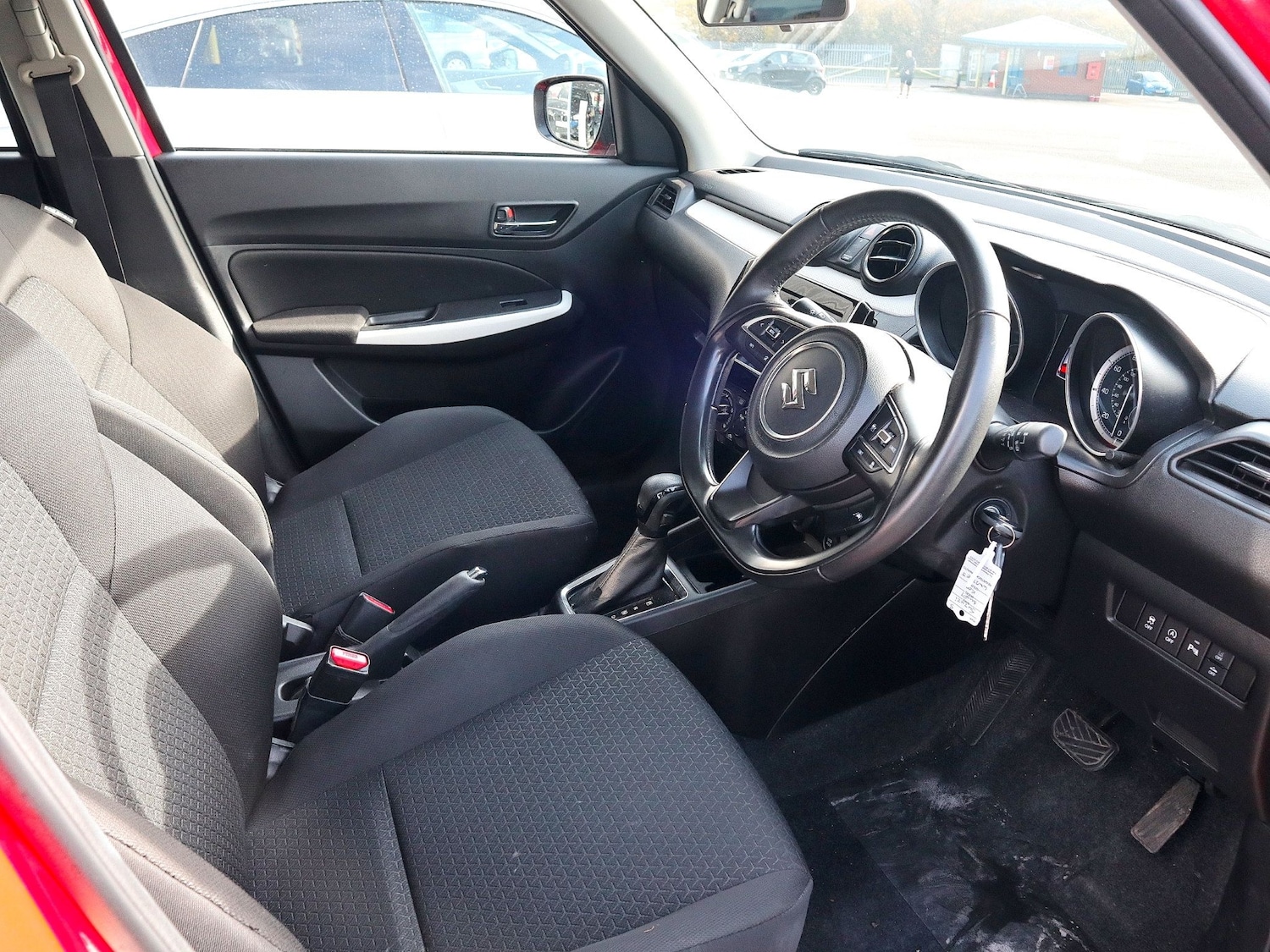 Used Suzuki Swift 2023 for sale - 76407677: Photo 3