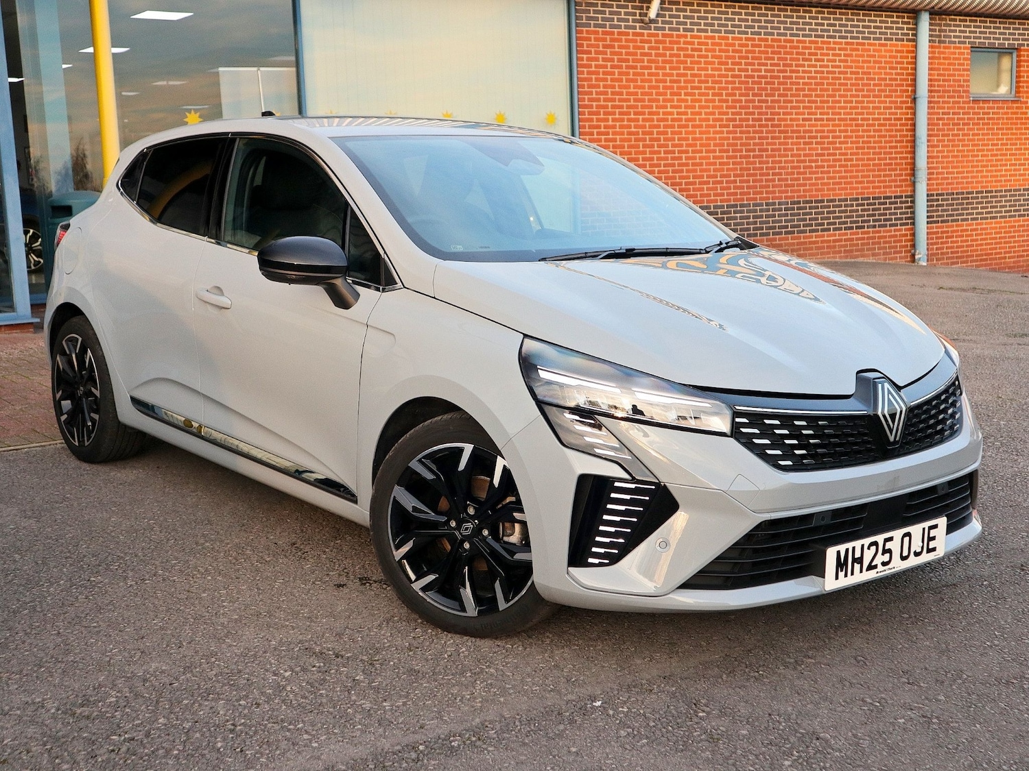 Used Renault Clio 2025 for sale - 76656409: Photo 1