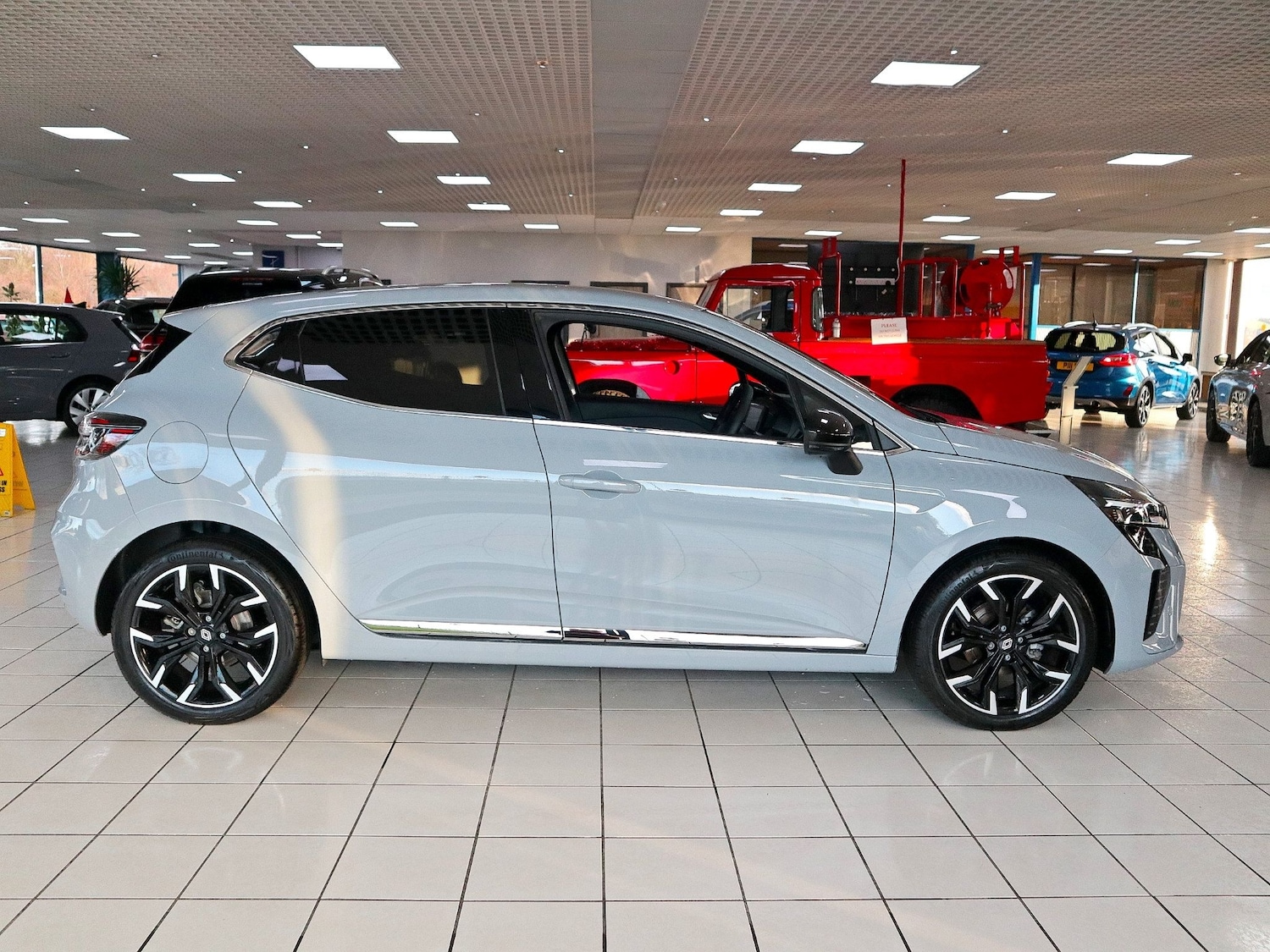 Used Renault Clio 2025 for sale - 76656409: Photo 12