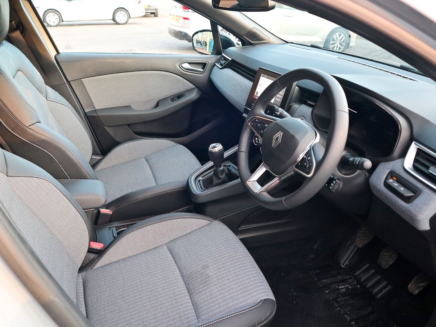 Used Renault Clio 2025 for sale - 76656409: Photo 3