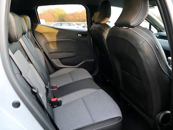 Used Renault Clio 2025 for sale - 76656409: Photo