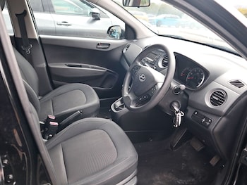 Used Hyundai i10 2017 for sale - 79424424: Photo