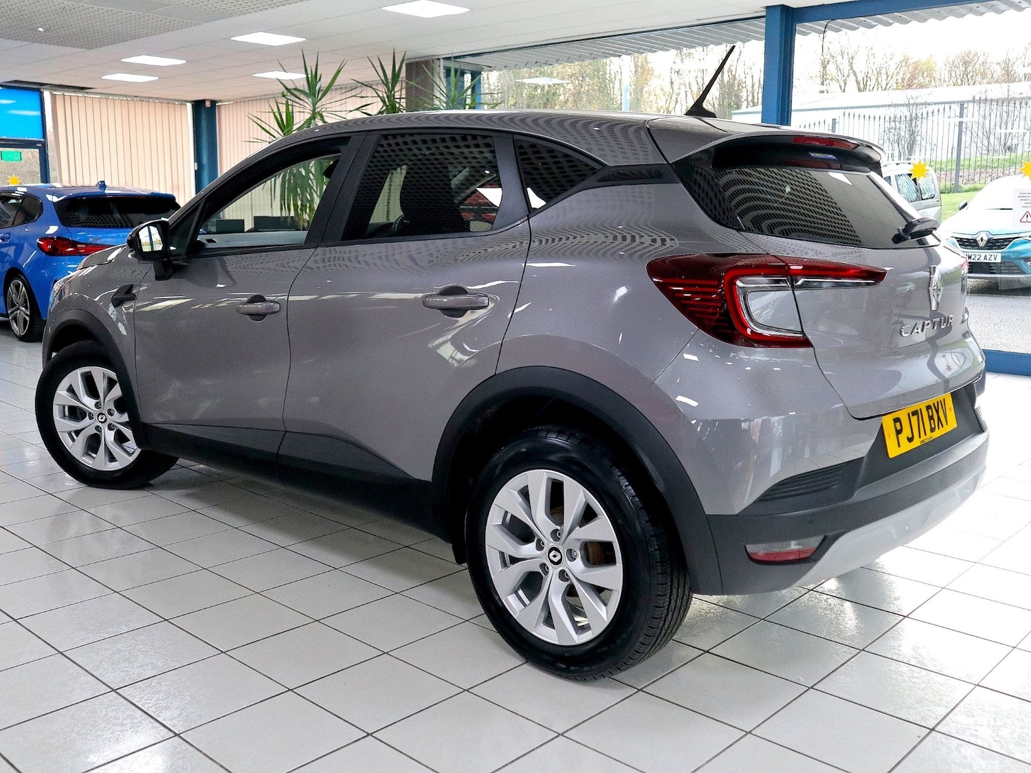 Used Renault Captur 2022 for sale - 76656415: Photo 2