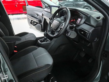 Used Dacia Sandero Stepway 2023 for sale - 77303926: Photo