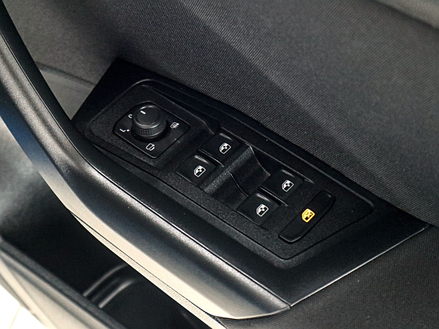 Used Volkswagen T-Roc 2024 for sale - 77228380: Photo 24