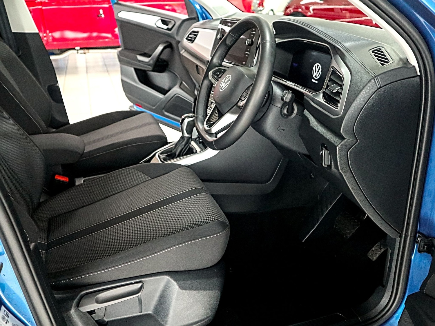 Used Volkswagen T-Roc 2024 for sale - 77228380: Photo 3