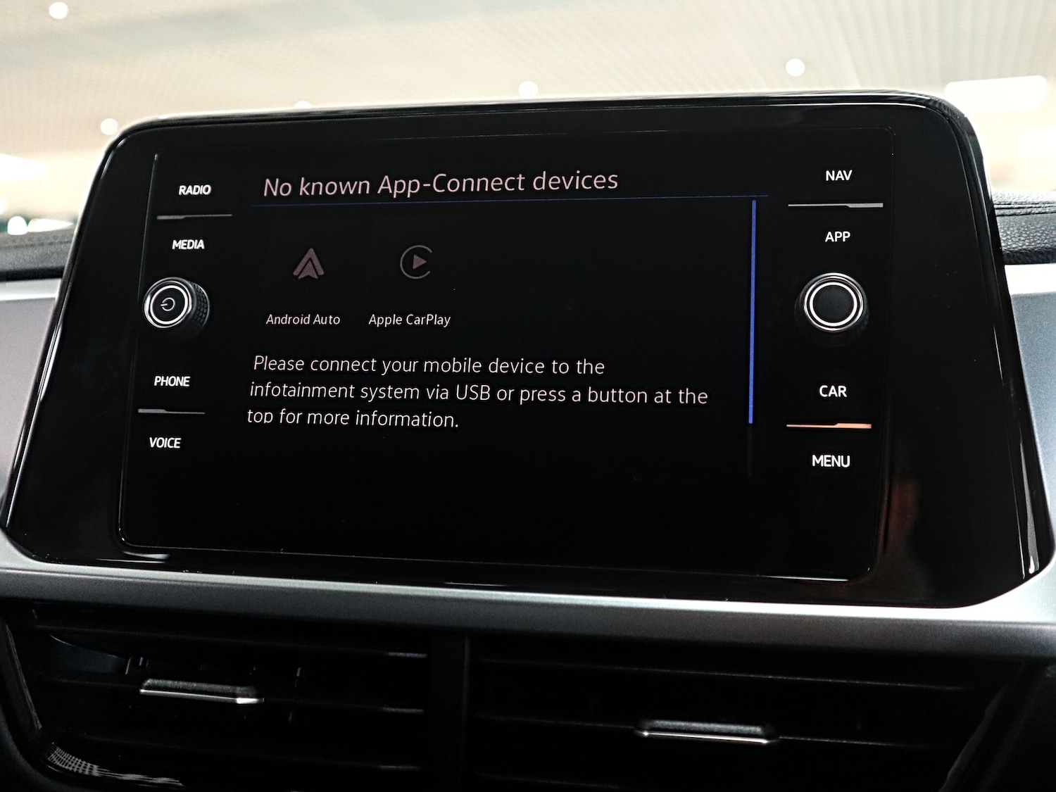 Used Volkswagen T-Roc 2024 for sale - 77228380: Photo 31