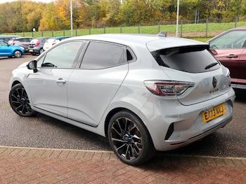 Used Renault Clio 2023 for sale - 76431095: Photo