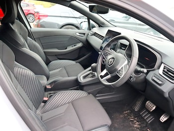Used Renault Clio 2023 for sale - 76431095: Photo