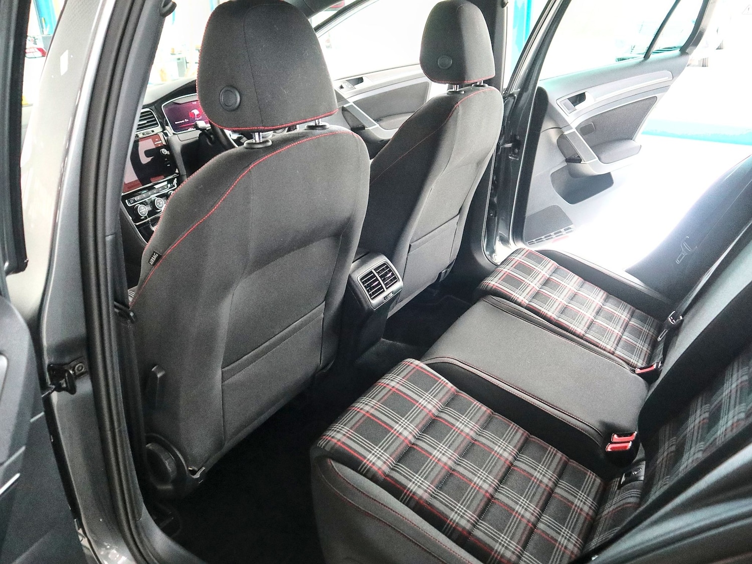 Used Volkswagen Golf 2017 for sale - 77522289: Photo 24