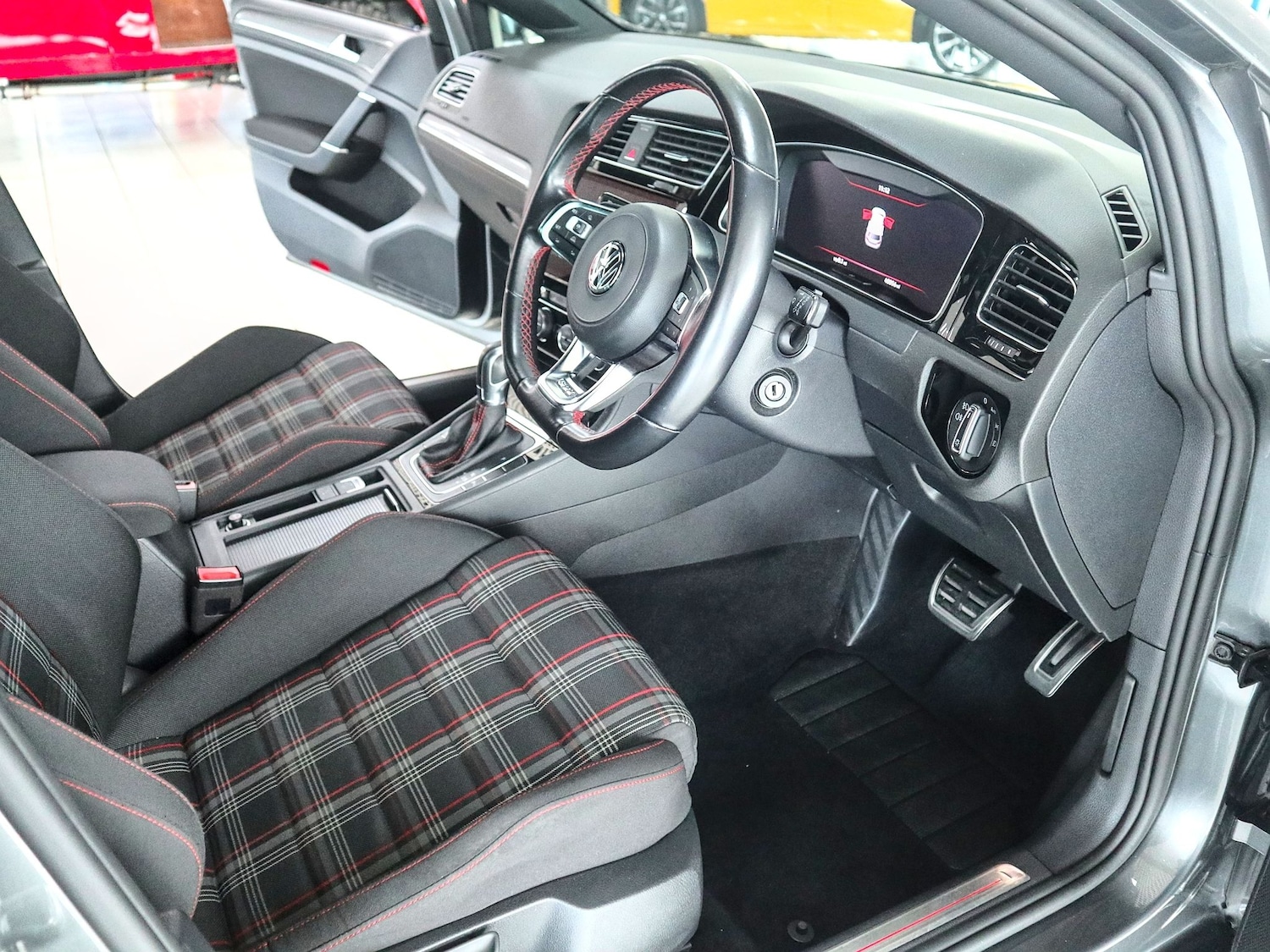 Used Volkswagen Golf 2017 for sale - 77522289: Photo 3