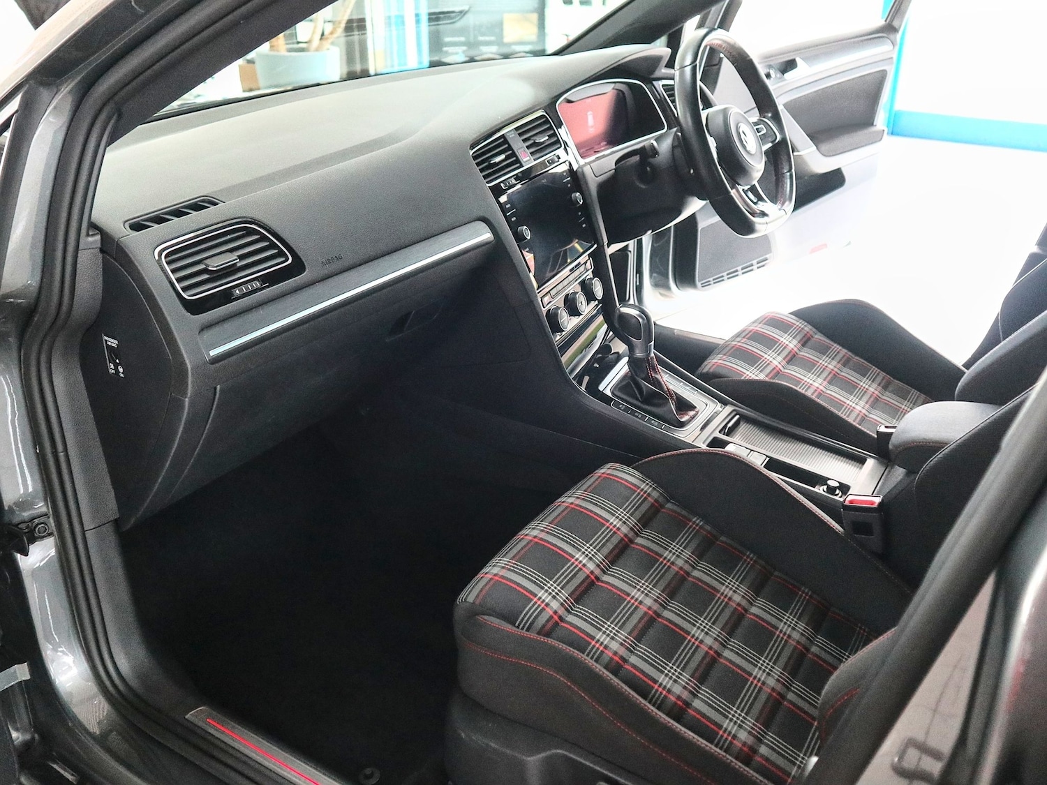 Used Volkswagen Golf 2017 for sale - 77522289: Photo 4