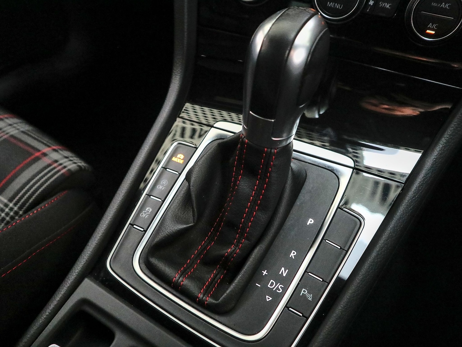 Used Volkswagen Golf 2017 for sale - 77522289: Photo 43