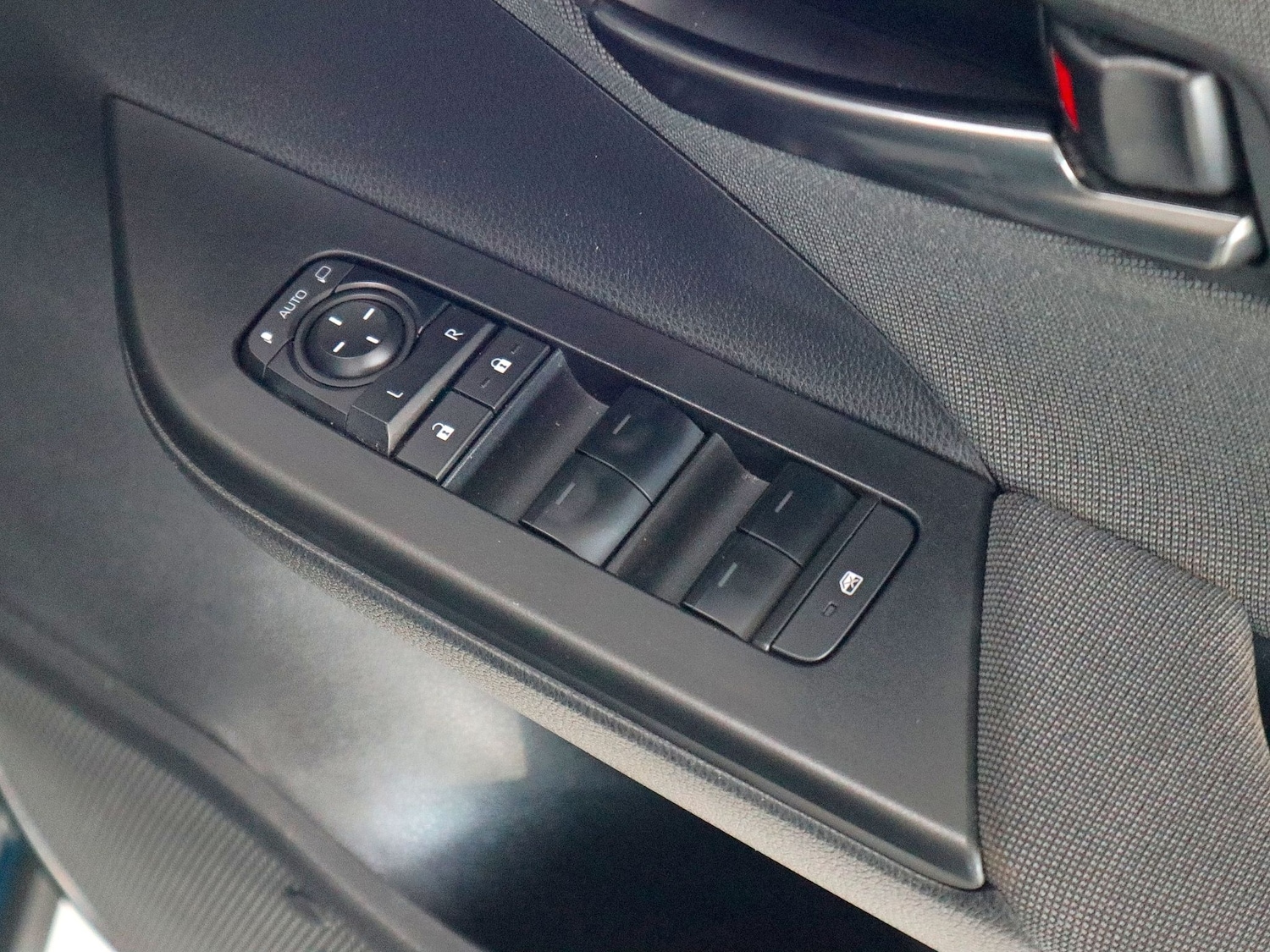 Used Toyota C-HR 2024 for sale - 75621627: Photo 27