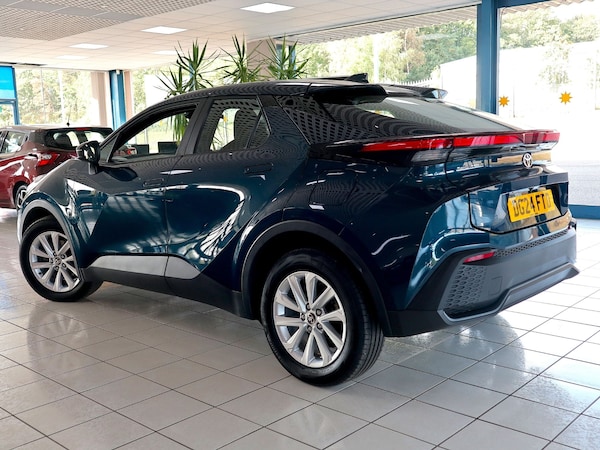 Used Toyota C-HR 2024 for sale - 75621627: Photo 2