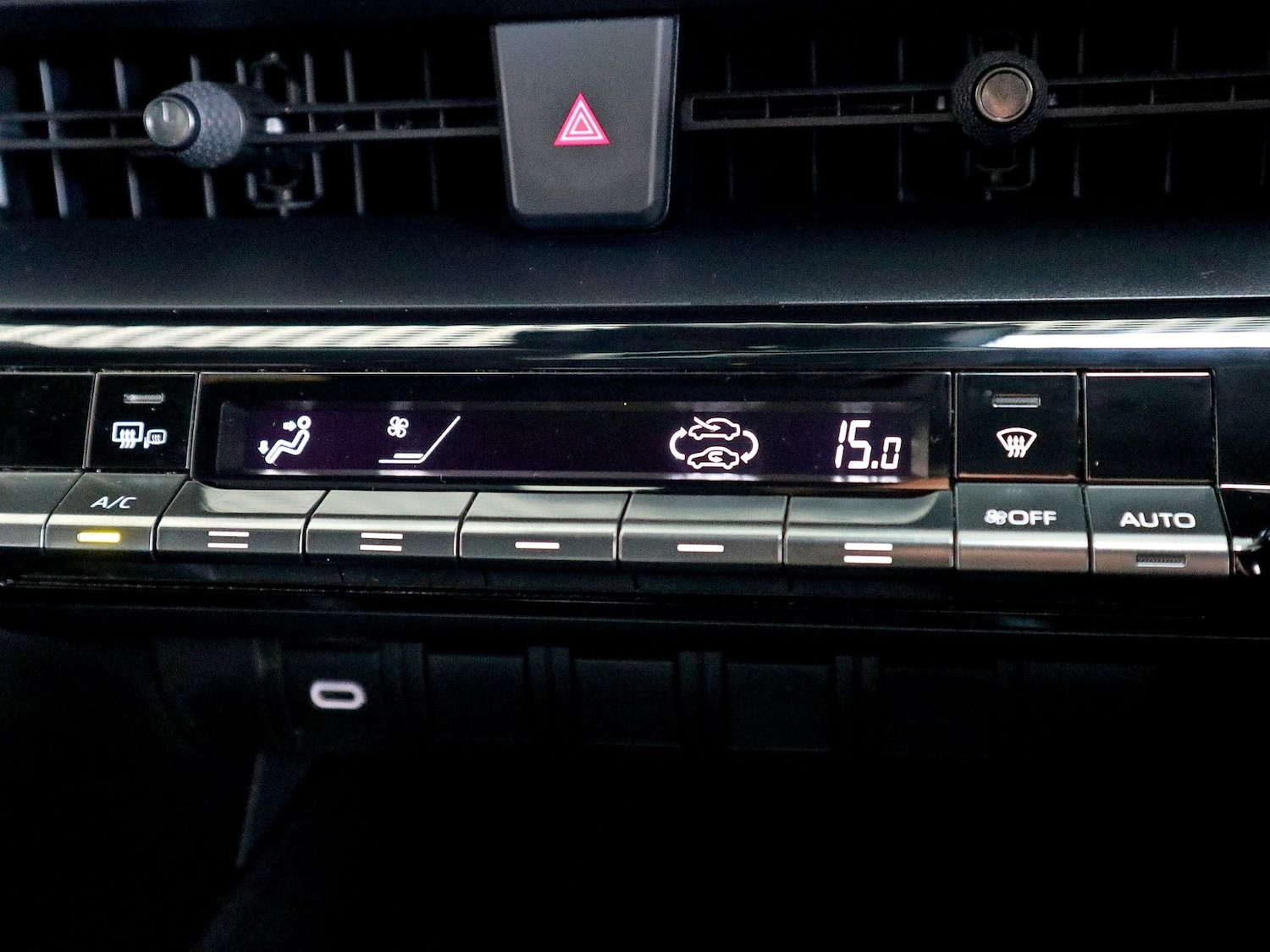 Used Toyota C-HR 2024 for sale - 75621627: Photo 34