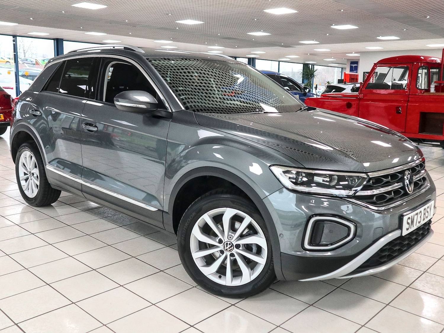 Used Volkswagen T-Roc 2023 for sale - 77303927: Photo 2