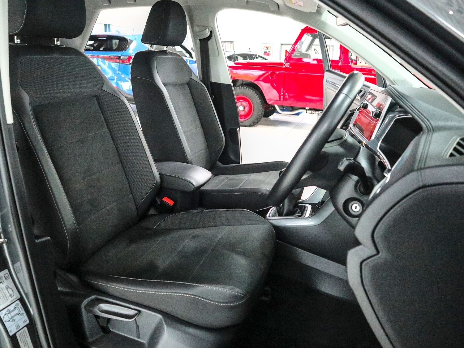 Used Volkswagen T-Roc 2023 for sale - 77303927: Photo 33