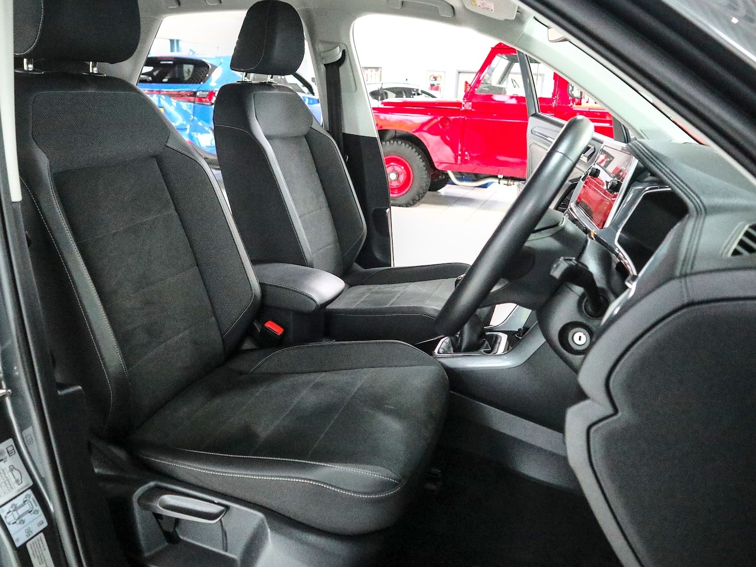 Used Volkswagen T-Roc 2023 for sale - 77303927: Photo 34