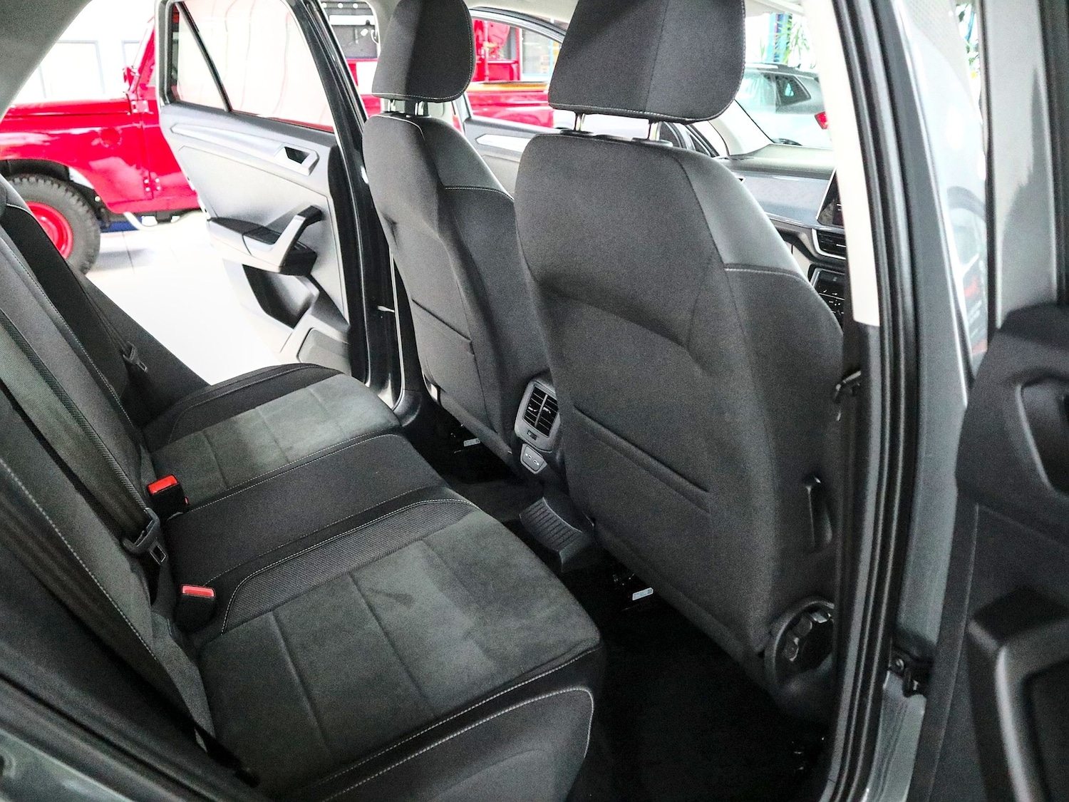 Used Volkswagen T-Roc 2023 for sale - 77303927: Photo 36