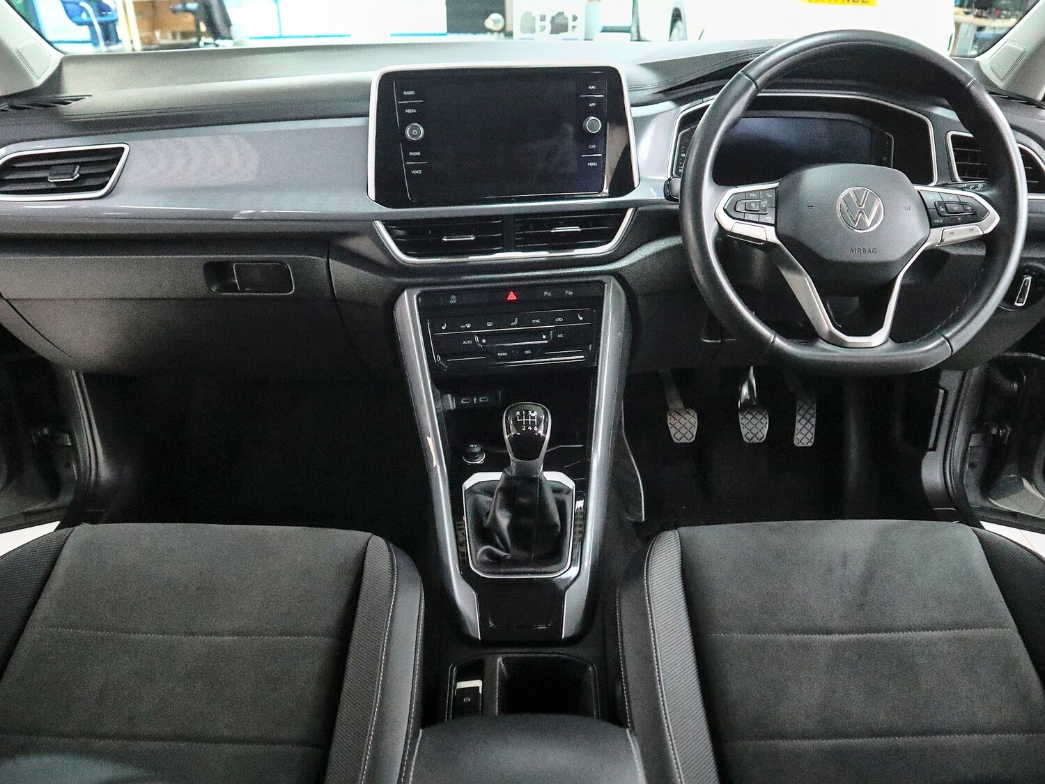 Used Volkswagen T-Roc 2023 for sale - 77303927: Photo 44