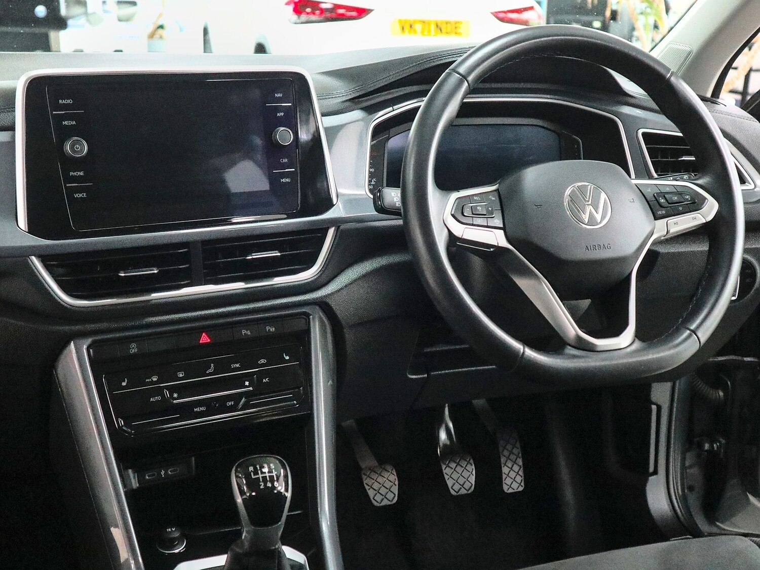 Used Volkswagen T-Roc 2023 for sale - 77303927: Photo 46