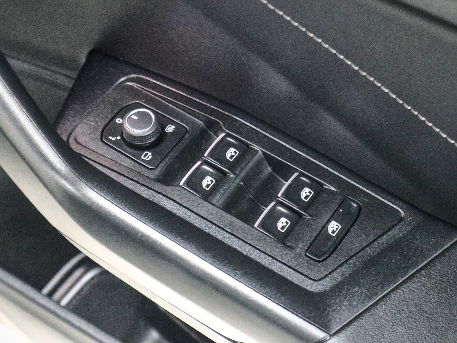 Used Volkswagen T-Roc 2023 for sale - 77303927: Photo 47