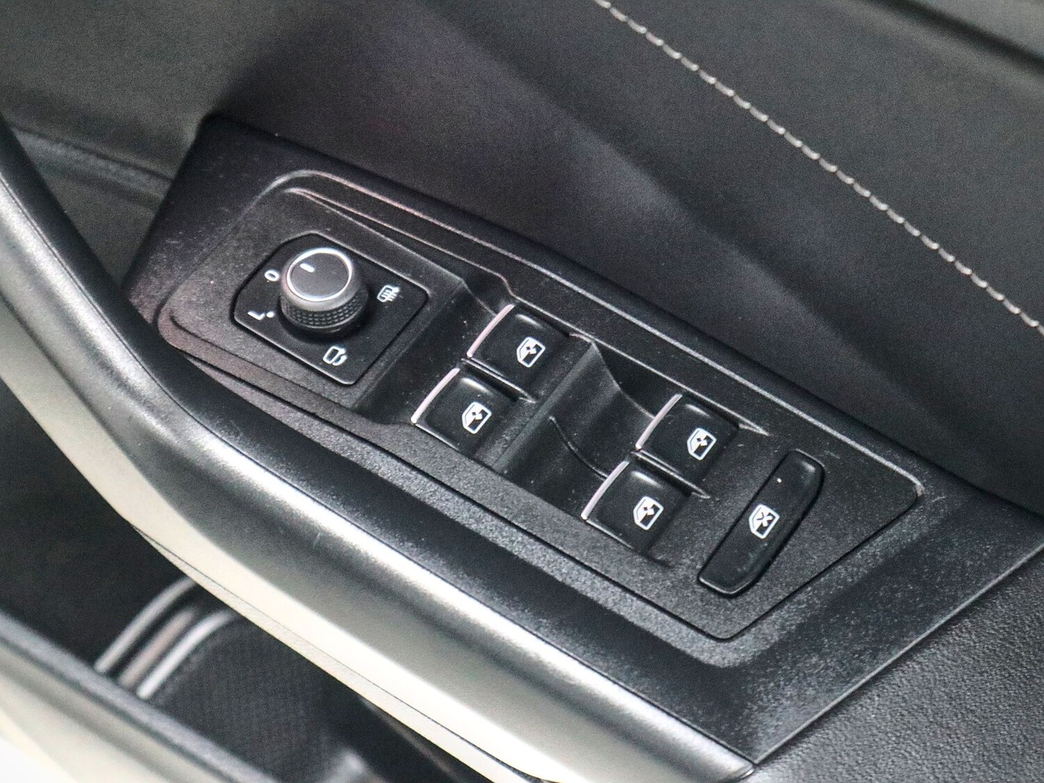 Used Volkswagen T-Roc 2023 for sale - 77303927: Photo 48