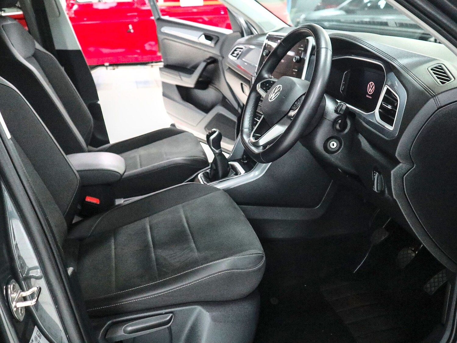 Used Volkswagen T-Roc 2023 for sale - 77303927: Photo 6