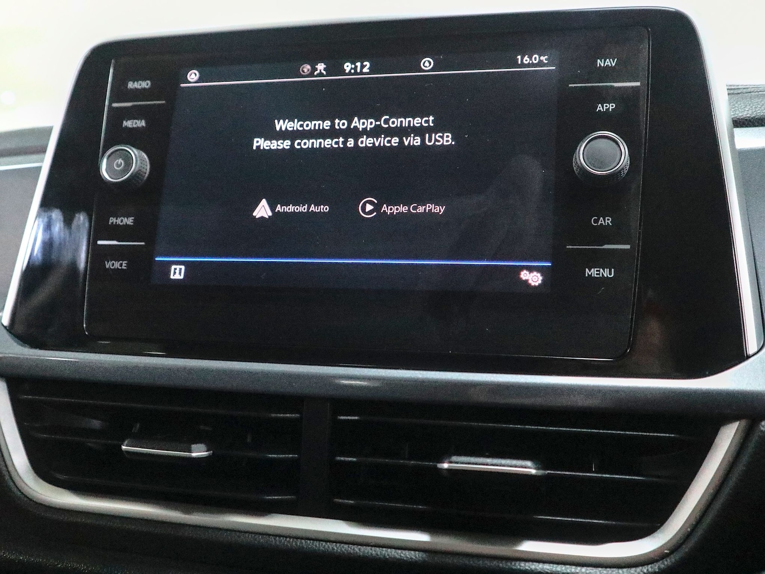 Used Volkswagen T-Roc 2023 for sale - 77303927: Photo 63