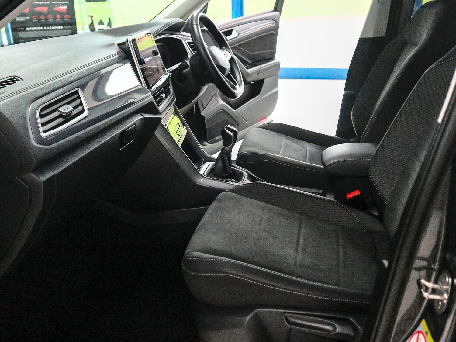 Used Volkswagen T-Roc 2023 for sale - 77303927: Photo 7