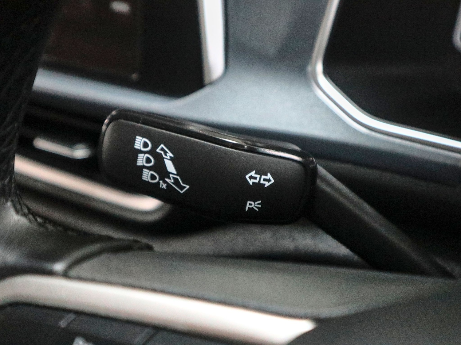 Used Volkswagen T-Roc 2023 for sale - 77303927: Photo 77