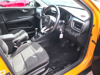 Used Kia Stonic 2023 for sale - 79600650: Photo