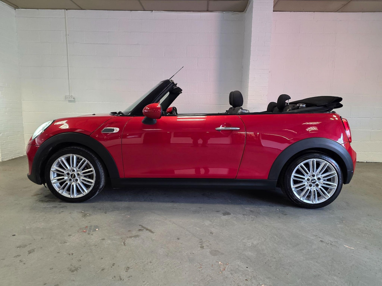 Used MINI Convertible 2016 for sale - 78170981: Photo 16