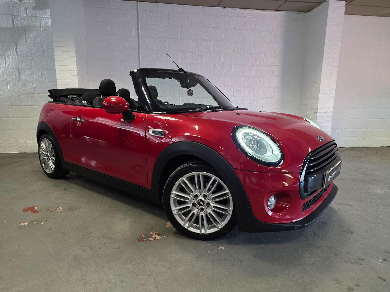 Used MINI Convertible 2016 for sale - 78170981: Photo 2