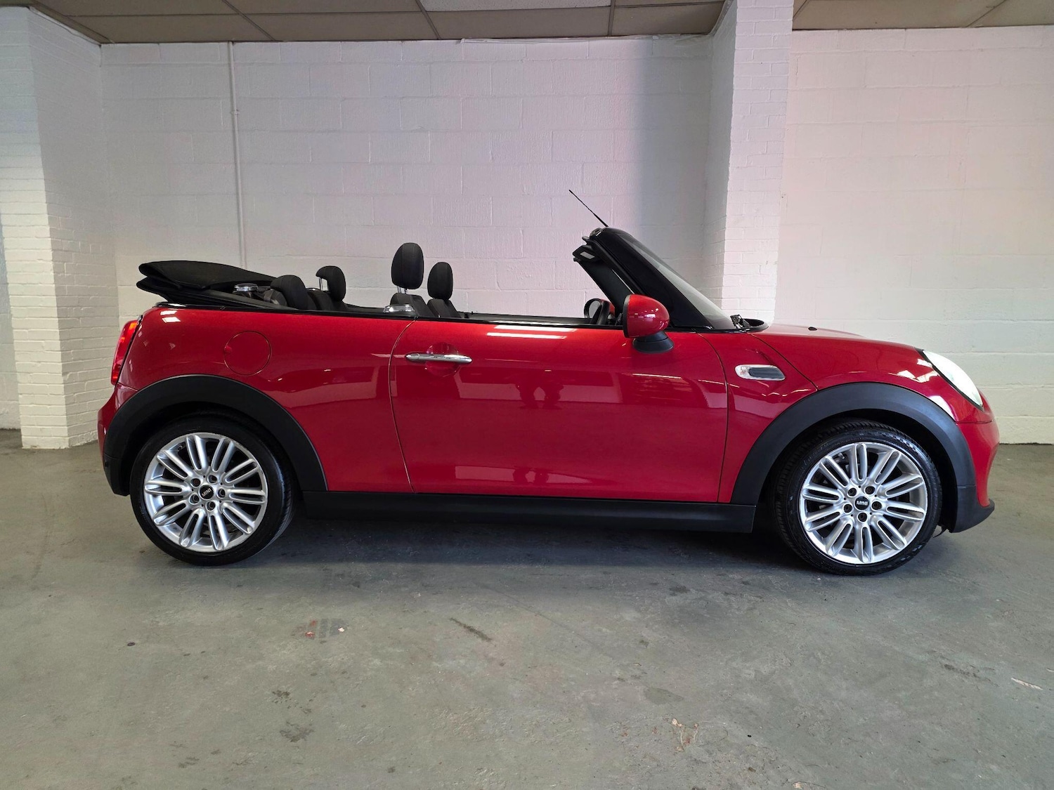 Used MINI Convertible 2016 for sale - 78170981: Photo 6