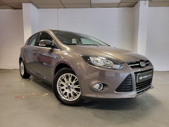 2011 (61) - 1.6 Titanium Euro 5 5dr