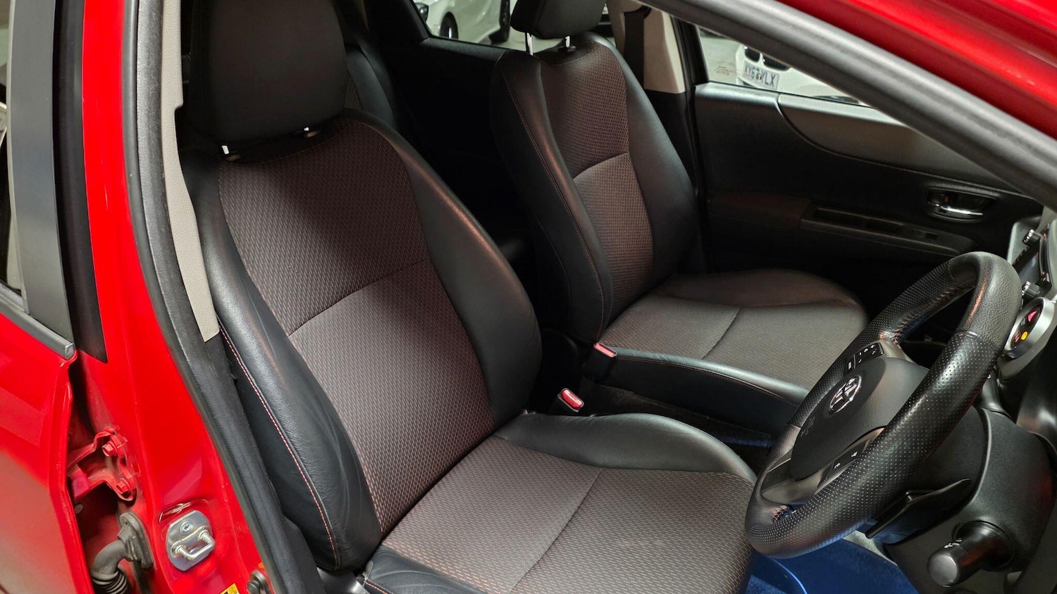 Used Toyota Yaris 2012 for sale - 77695674: Photo 32