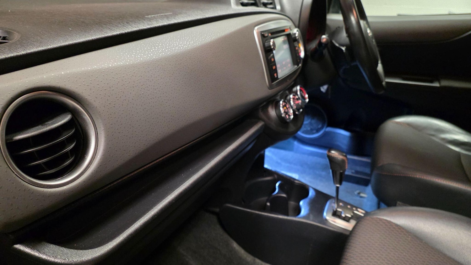 Used Toyota Yaris 2012 for sale - 77695674: Photo 51