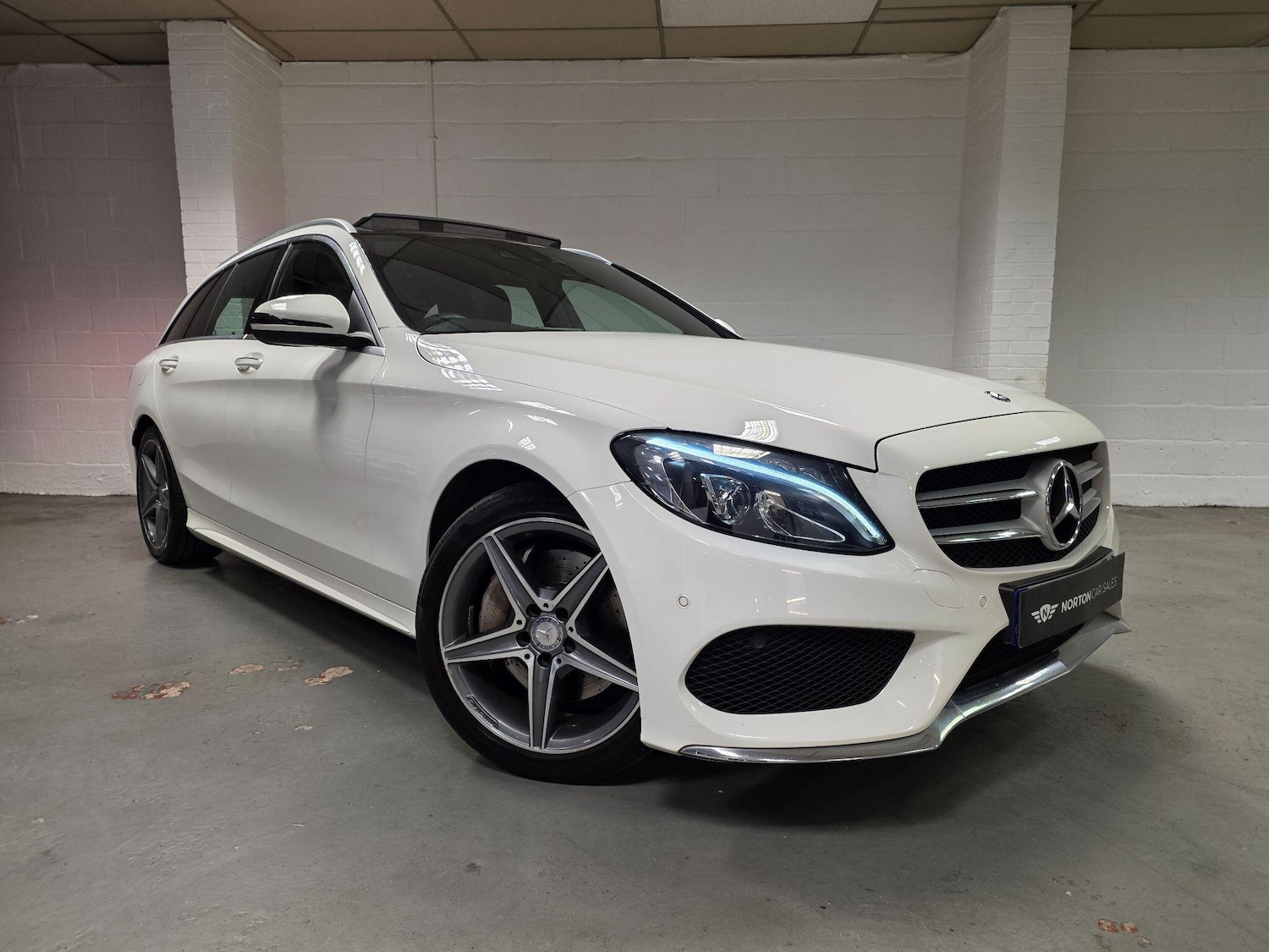Used Mercedes-Benz C Class 2014 for sale - 76522384: Photo 1