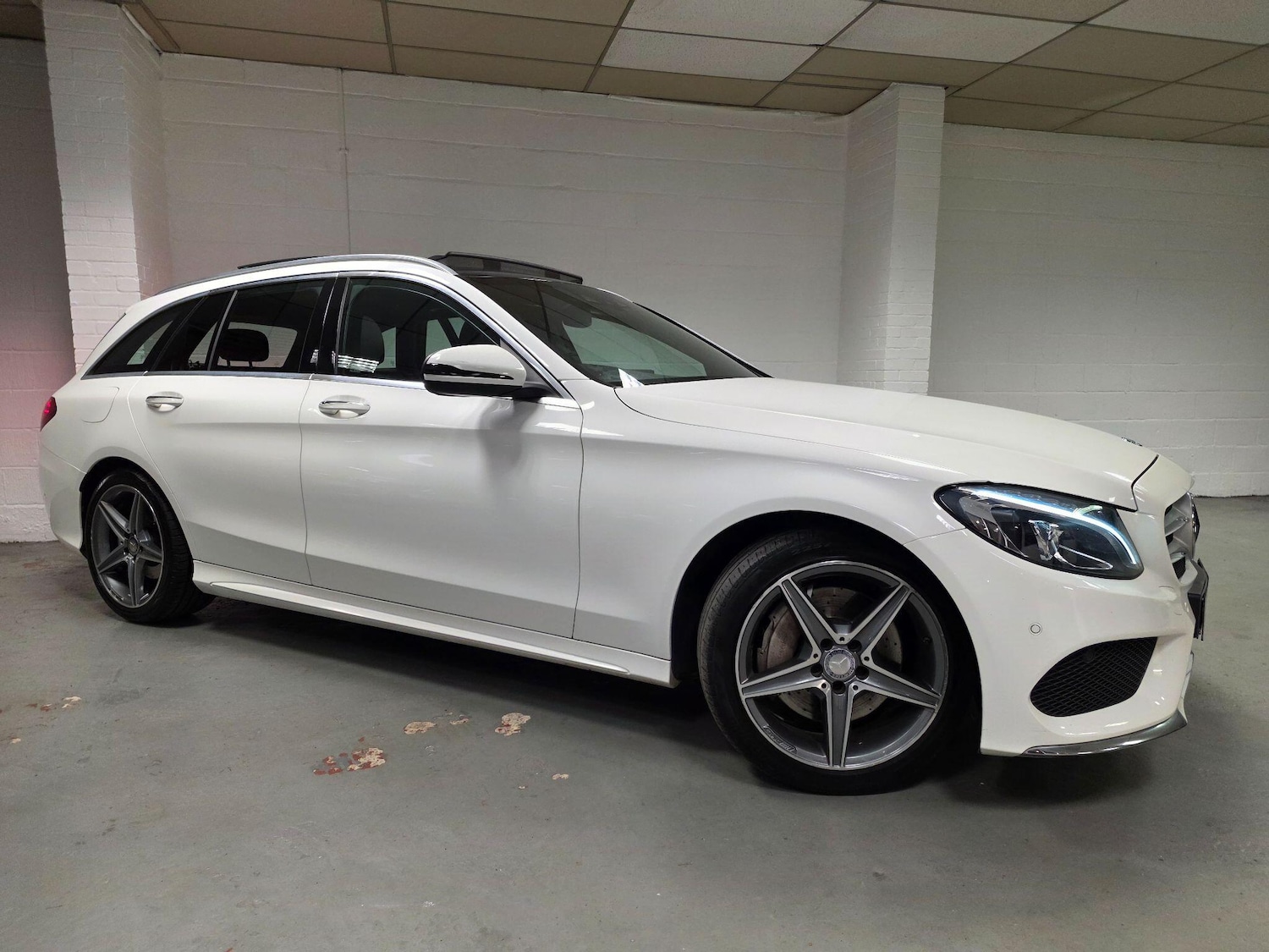 Used Mercedes-Benz C Class 2014 for sale - 76522384: Photo 3