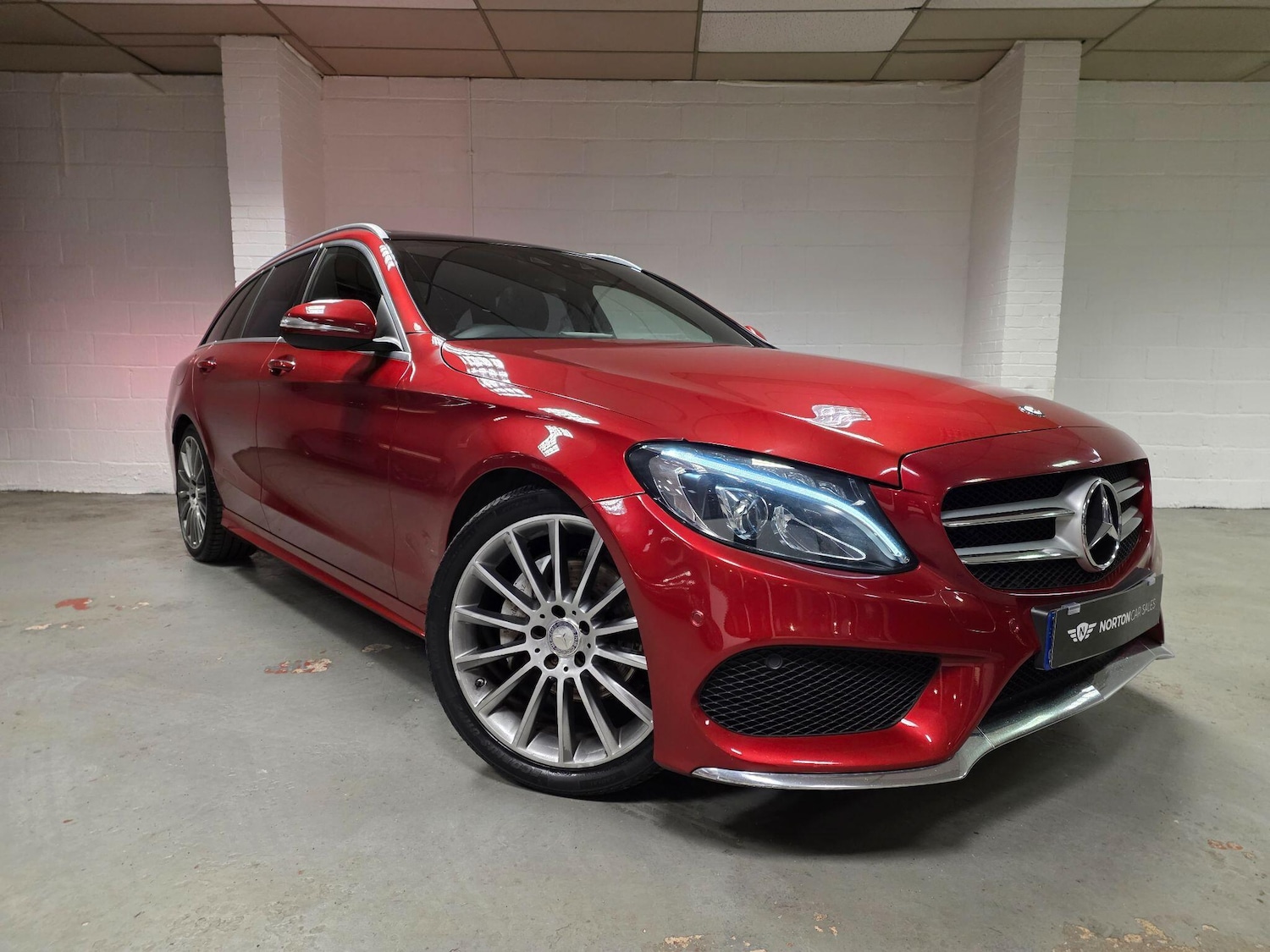 Used Mercedes-Benz C Class 2015 for sale - 76976614: Photo 1